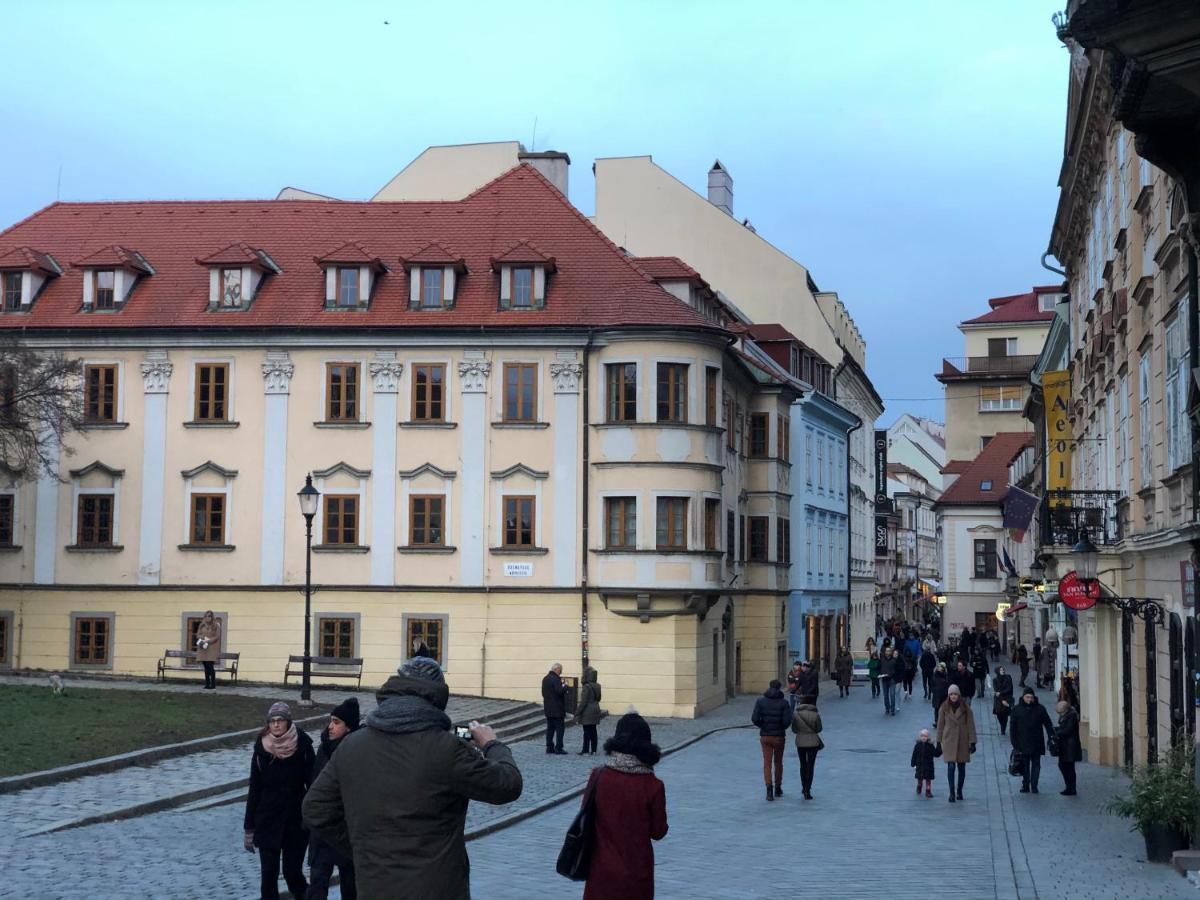 Pleasant Apartment Under The Bratislava Castle Exterior foto