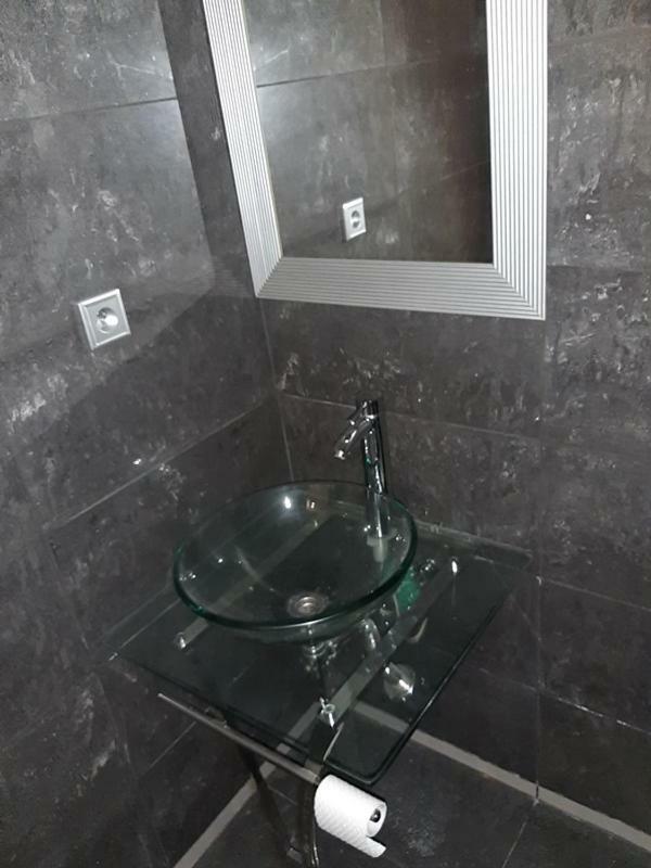 Pleasant Apartment Under The Bratislava Castle Exterior foto